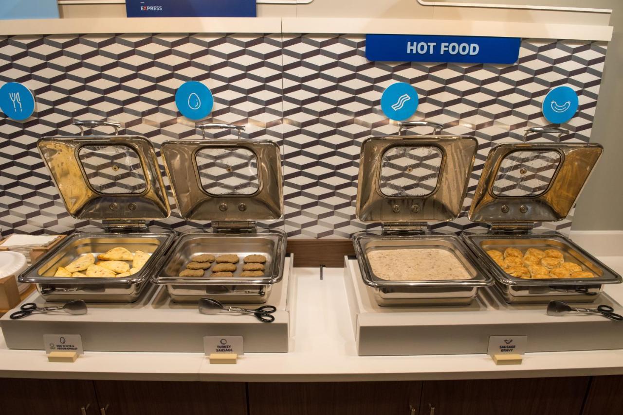 Holiday Inn Express & Suites Dayton North - Vandalia By Ihg Bagian luar foto